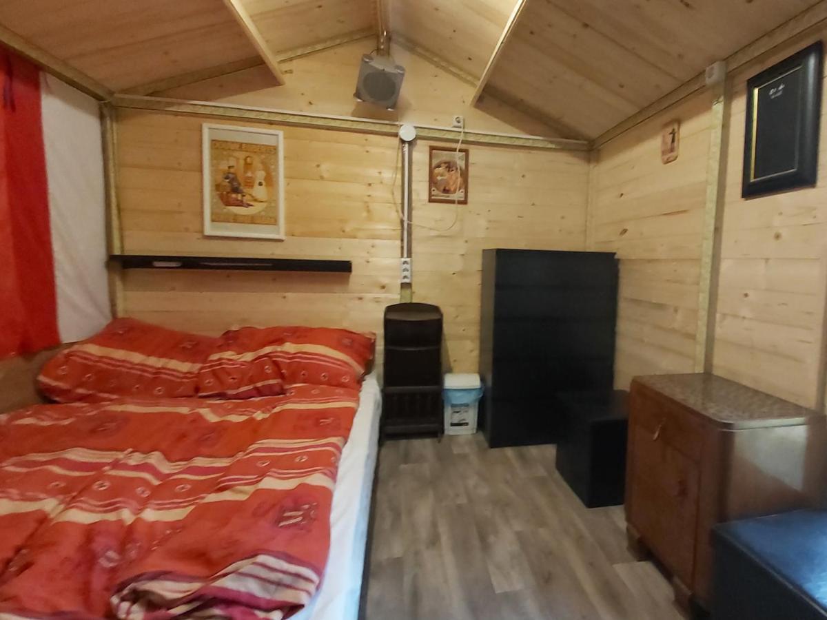 Relax Bungalow Terrace, Glamping Fahaz Сиофок Екстериор снимка