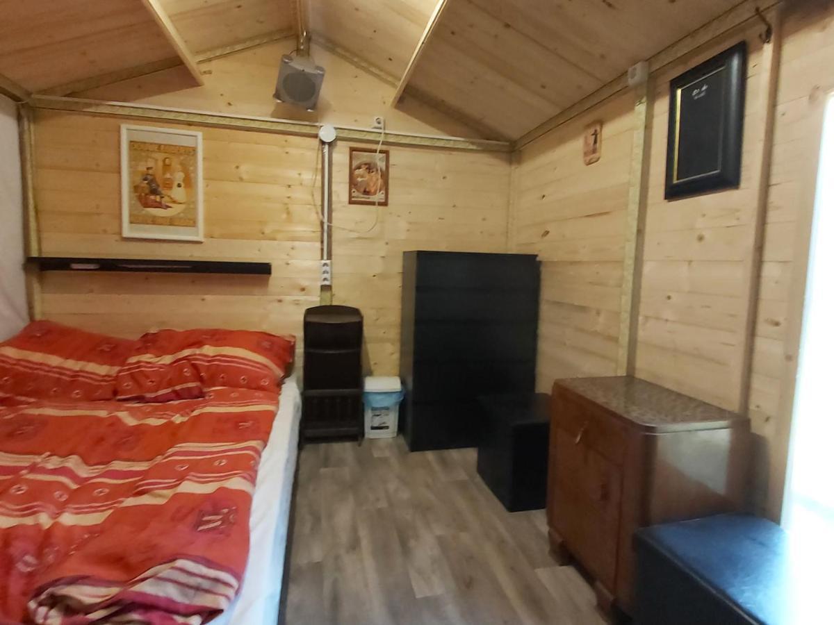 Relax Bungalow Terrace, Glamping Fahaz Сиофок Екстериор снимка