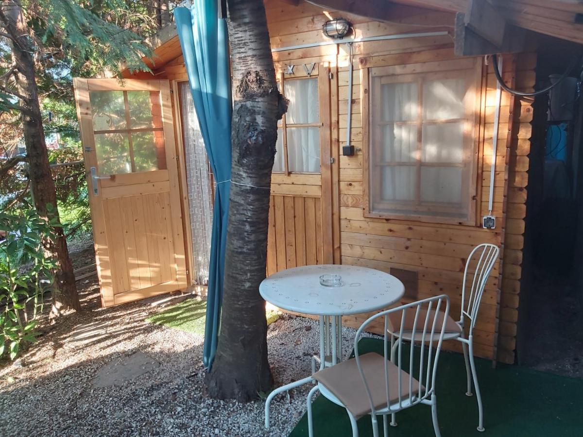 Relax Bungalow Terrace, Glamping Fahaz Сиофок Екстериор снимка