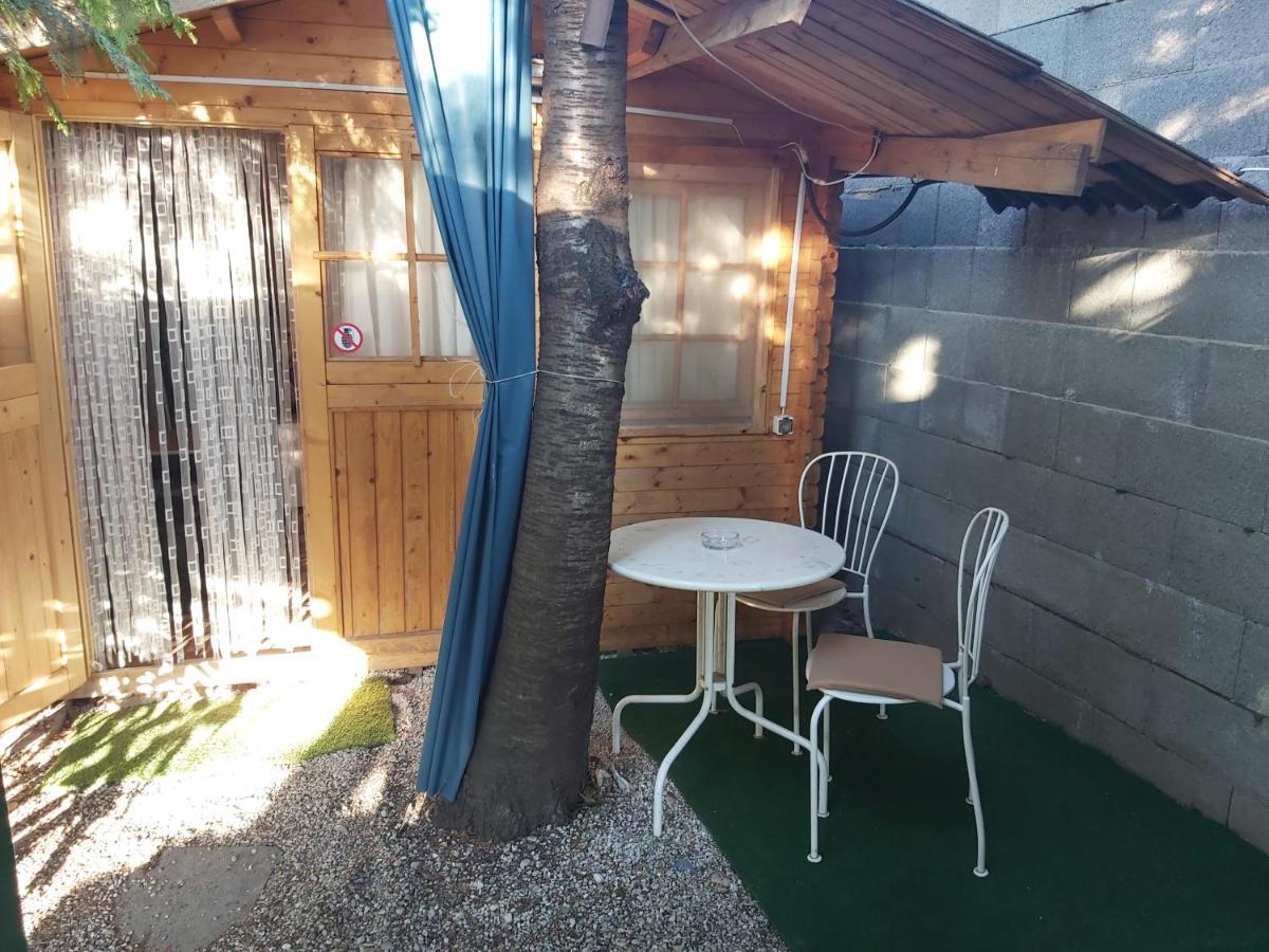 Relax Bungalow Terrace, Glamping Fahaz Сиофок Екстериор снимка